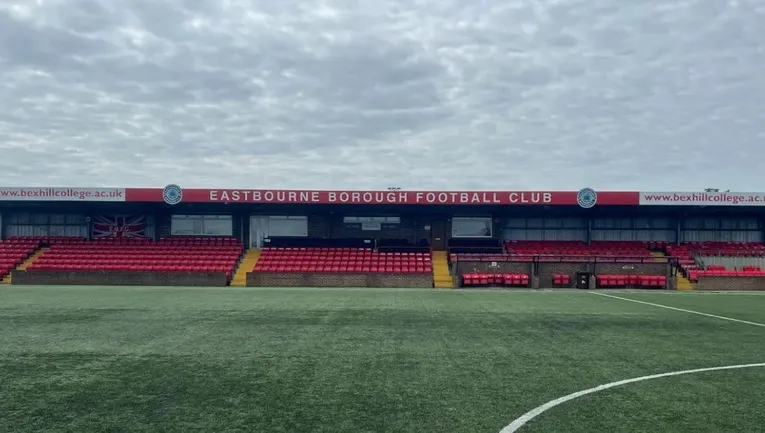 Khán đài Chính (Main Stand) tại sân Priory Lane