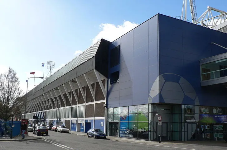 Khán đài Cobbold Stand nhìn từ bên trong sân Portman Road
