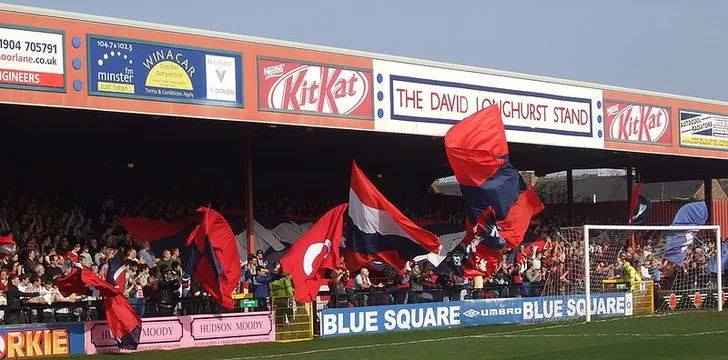 Khán đài David Longhurst của sân Bootham Crescent, nơi cổ động viên cuồng nhiệt tụ tập