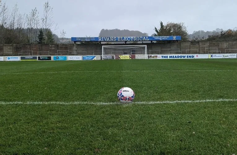 Khán đài đứng The Meadow của Chesham United
