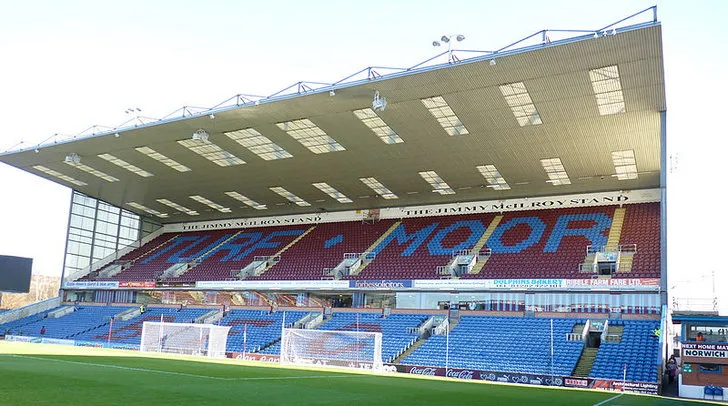 Khán đài Jimmy Mac Stand tại sân Turf Moor