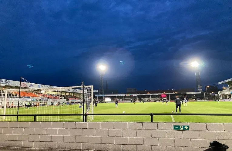 Khán đài Merton Stand tại sân vận động Edgar Street, khu vực ngồi chính