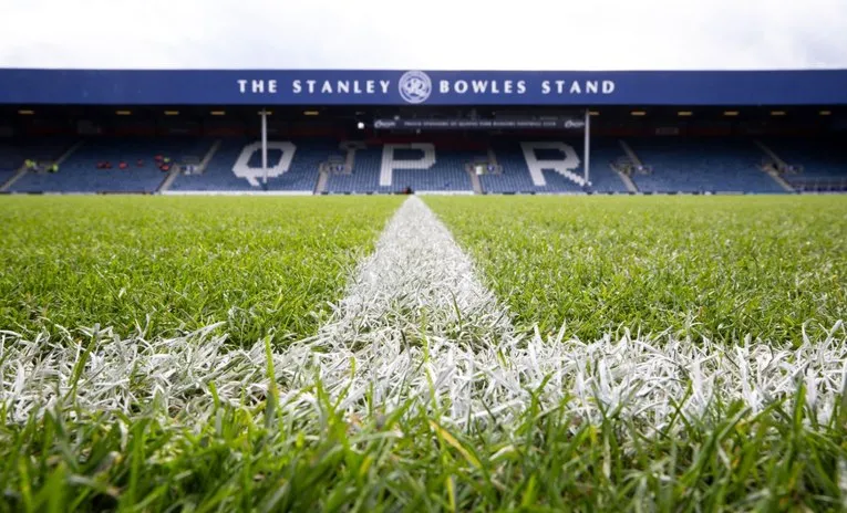 Khán đài Stanley Bowles tại sân Loftus Road của QPR