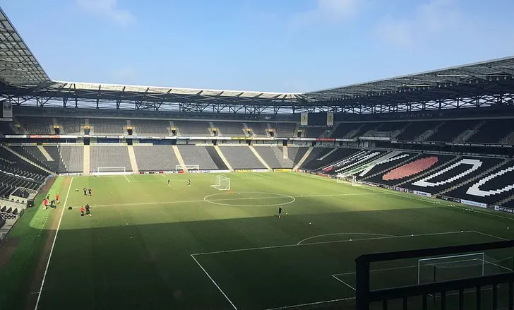 Khán đài trung tâm của sân vận động Stadium MK