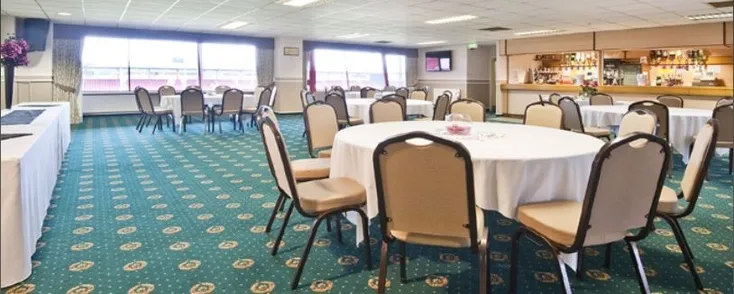 Không gian dịch vụ hiếu khách tại Bescot Stadium, phòng chờ 1888 Lounge