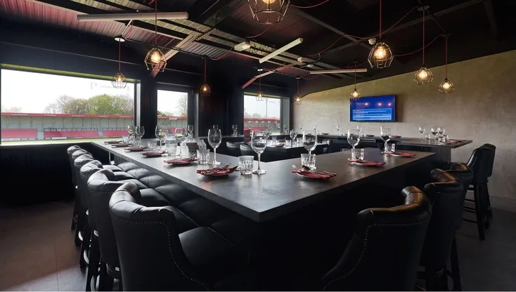 Không gian phòng khách VIP tại sân Peninsula Stadium của Salford City FC