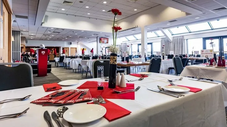 Không gian phòng VIP (Hospitality Suite) tại sân Mazuma Mobile Stadium