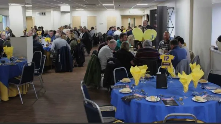 Khu vực dịch vụ khách sạn cao cấp tại sân One Call Stadium của Mansfield Town.
