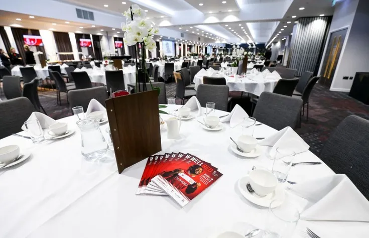 Khu vực dịch vụ VIP tại sân Ashton Gate, nơi trải nghiệm bóng đá đẳng cấp