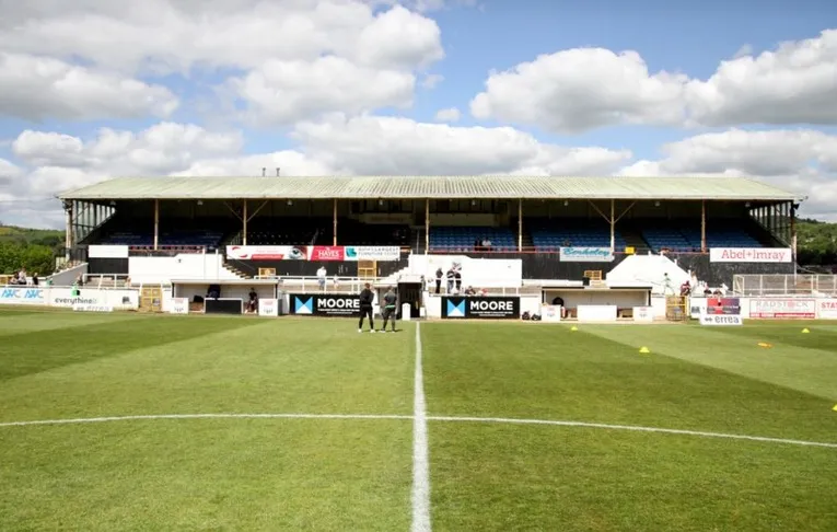 Khu vực Grandstand (khán đài chính) tại sân Twerton Park