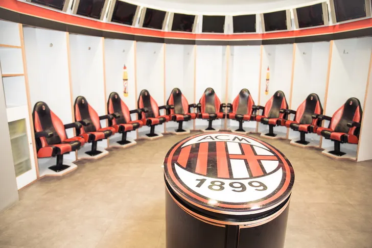 Khu vực Hospitality sang trọng tại San Siro, thể hiện dịch vụ cao cấp