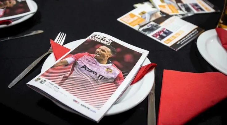 Khu vực khách sạn (hospitality) sang trọng tại sân Broadhall Way của Stevenage FC