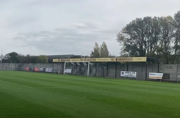 Khu vực khán đài đứng phía sau khung thành tại Optima Stadium