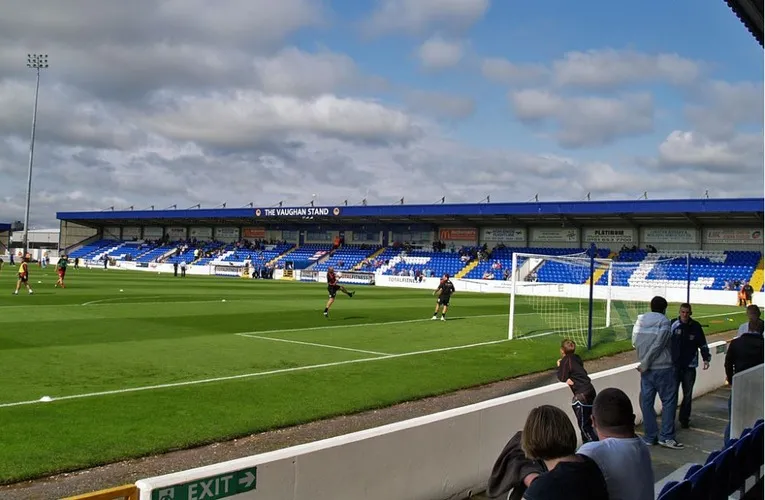 Khu vực khán đài Old Vaughan của Deva Stadium