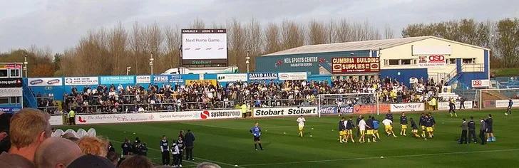 Khu vực khán đài Petteril End tại sân Brunton Park