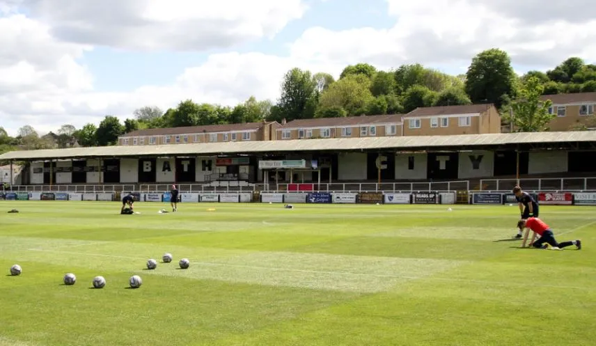 Khu vực Popular Side tại sân Twerton Park, Bath
