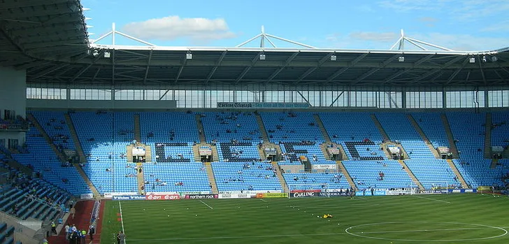 Khung cảnh khán đài bên trong Sân vận động Coventry Building Society Arena