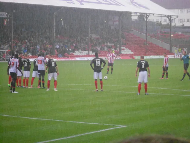 Khung cảnh một trận đấu sân nhà của Brentford tại Griffin Park