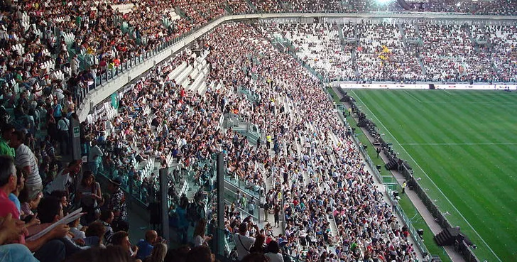 Khung cảnh nhìn từ khán đài đông tại Allianz Stadium