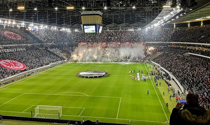Khung cảnh trận đấu Frankfurt vs Marseille tại Deutsche Bank Park