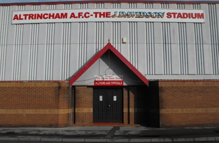 Lối vào cầu thủ tại J Davidson Stadium