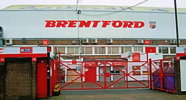 Lối vào chính của sân vận động Griffin Park