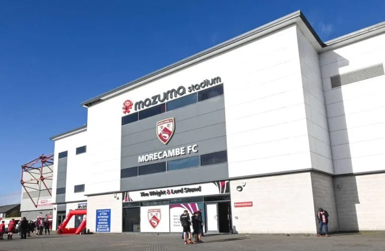 Lối vào chính sân Mazuma Mobile Stadium của câu lạc bộ Morecambe