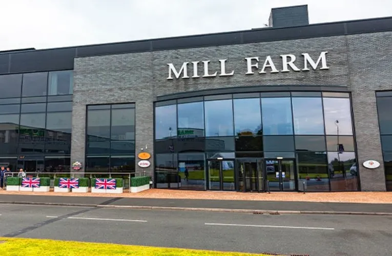 Lối vào chính sân vận động Mill Farm