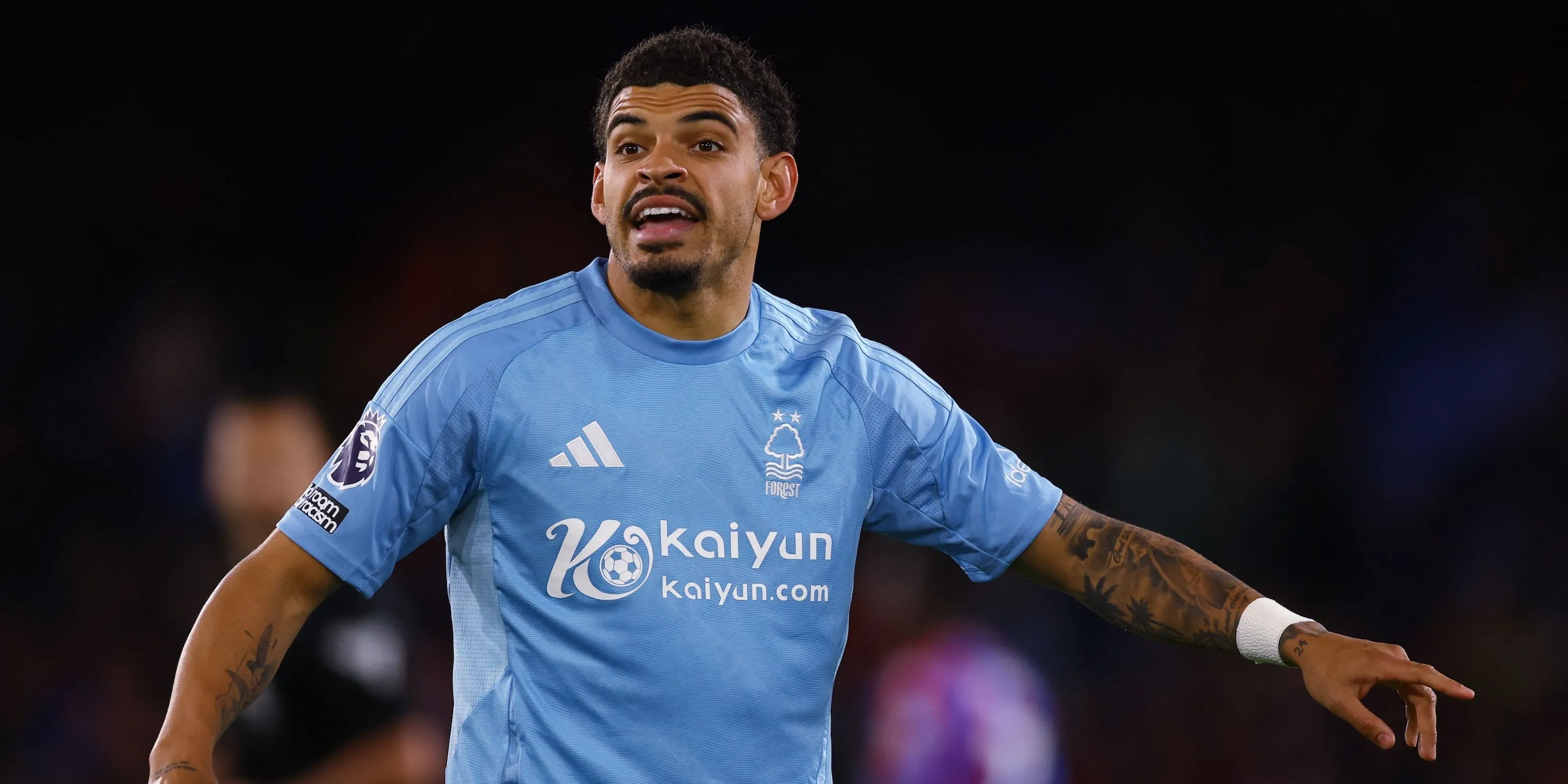 Morgan Gibbs-White của Nottingham Forest trong trận đấu Premier League