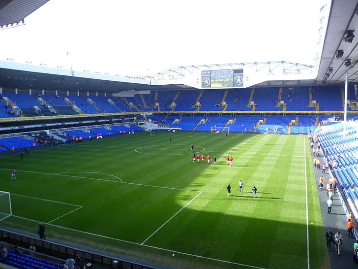 Nội thất bên trong sân vận động White Hart Lane