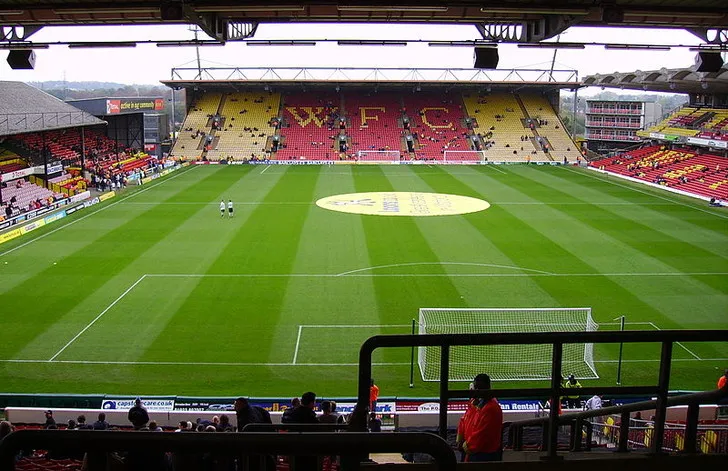 Nội thất sân Vicarage Road vào năm 2010