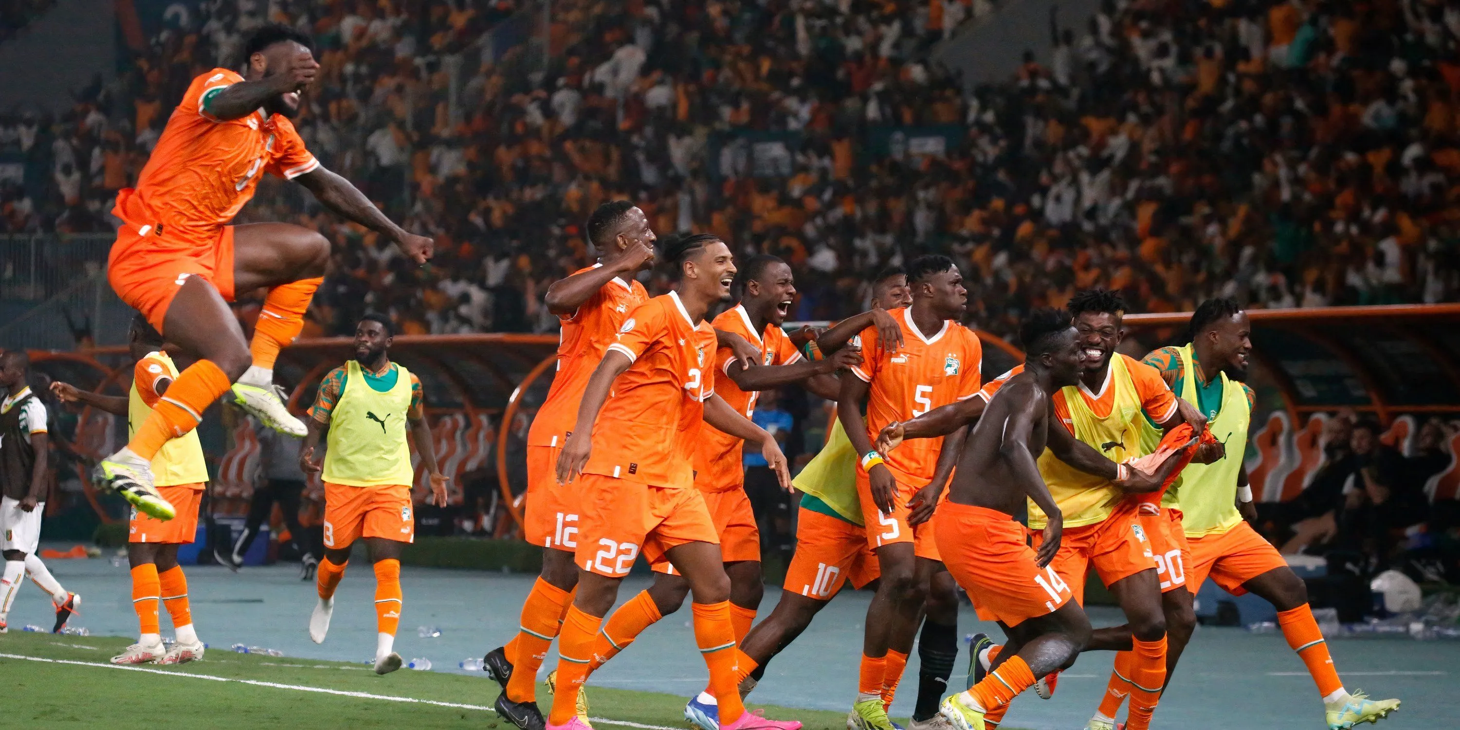 Oumar Diakité trong màu áo câu lạc bộ của mình