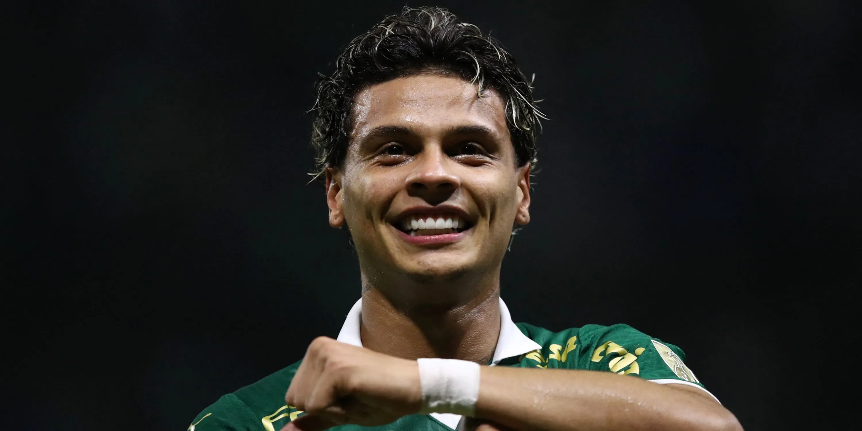 Richard Rios, mục tiêu chuyển nhượng của Manchester United, trong một pha bóng
