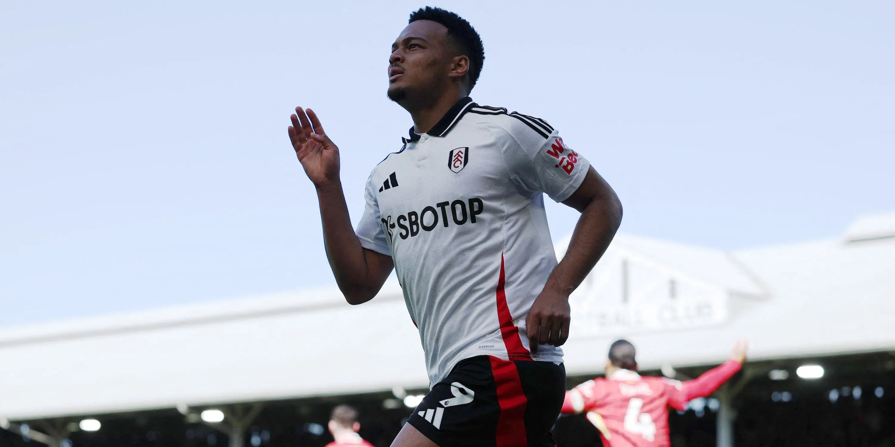 Rodrigo Muniz ăn mừng bàn thắng cho Fulham tại Premier League, thể hiện khả năng săn bàn đã được kiểm chứng.
