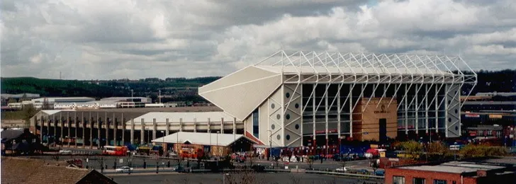 Sân Elland Road trong ngày thi đấu