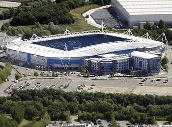 Sân Madejski nhìn từ trên cao, công trình biểu tượng của Reading FC