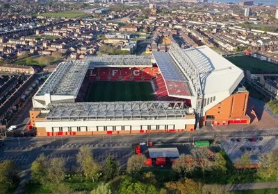 Sân vận động Anfield nhìn từ trên cao, toát lên vẻ uy nghi và lịch sử của một biểu tượng bóng đá Anh.