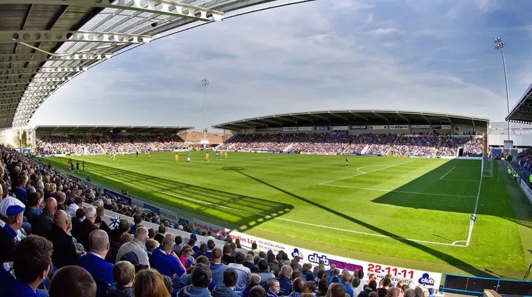 Sân vận động SMH Group Stadium tấp nập trong ngày thi đấu