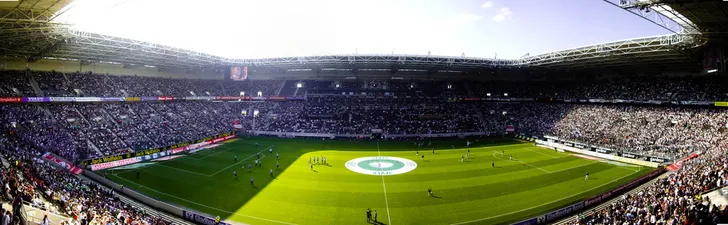 Sơ đồ bố trí chỗ ngồi chi tiết và các khu vực khán đài tại sân Borussia-Park.