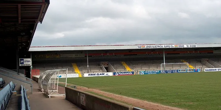 Sơ đồ tổng thể sân vận động Glanford Park, chi tiết các khán đài và khu vực