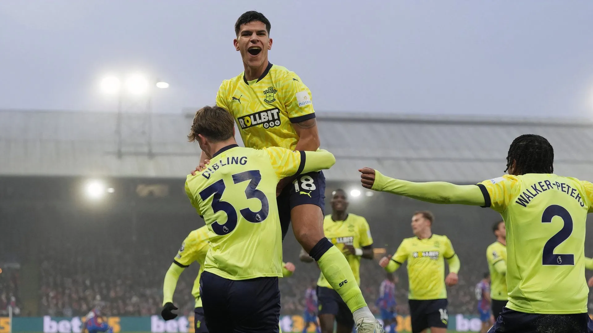 Southampton cân nhắc tương lai tài năng trẻ Tyler Dibling