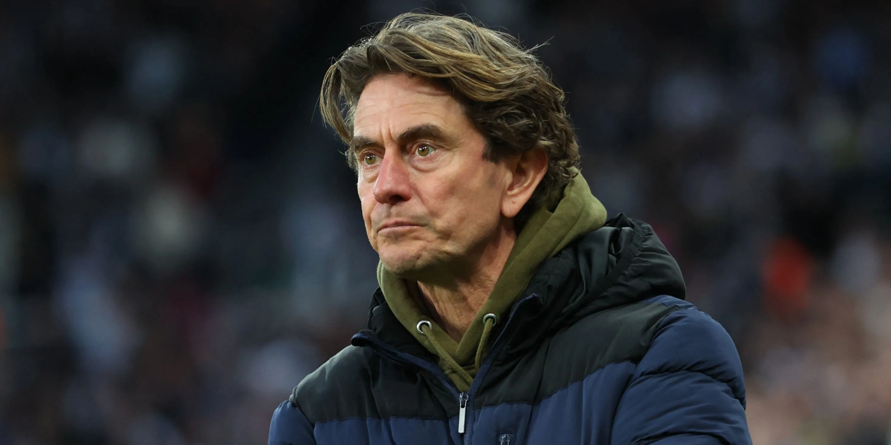 Thomas Frank trên sân tập Tottenham, chuẩn bị cho mùa giải Premier League 2025/26