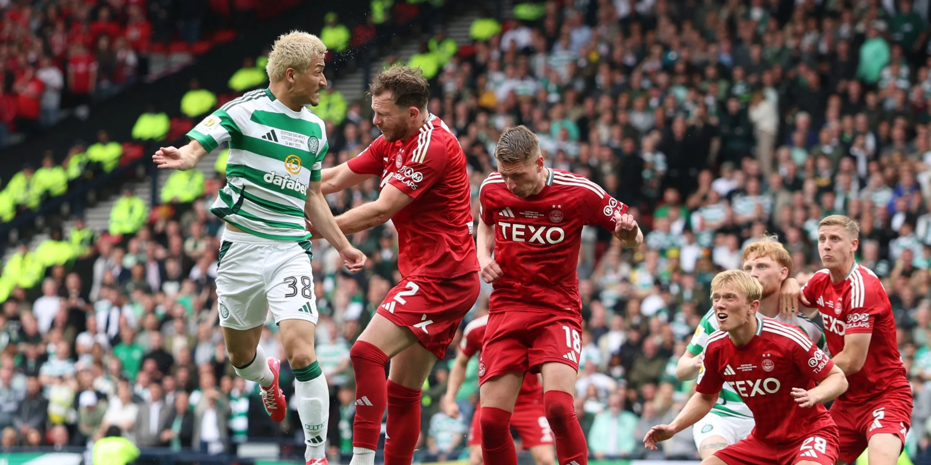 Tiền đạo Daizen Maeda của Celtic trên sân cỏ, trước tin đồn chuyển đến Premier League và sự quan tâm của Everton, Tottenham