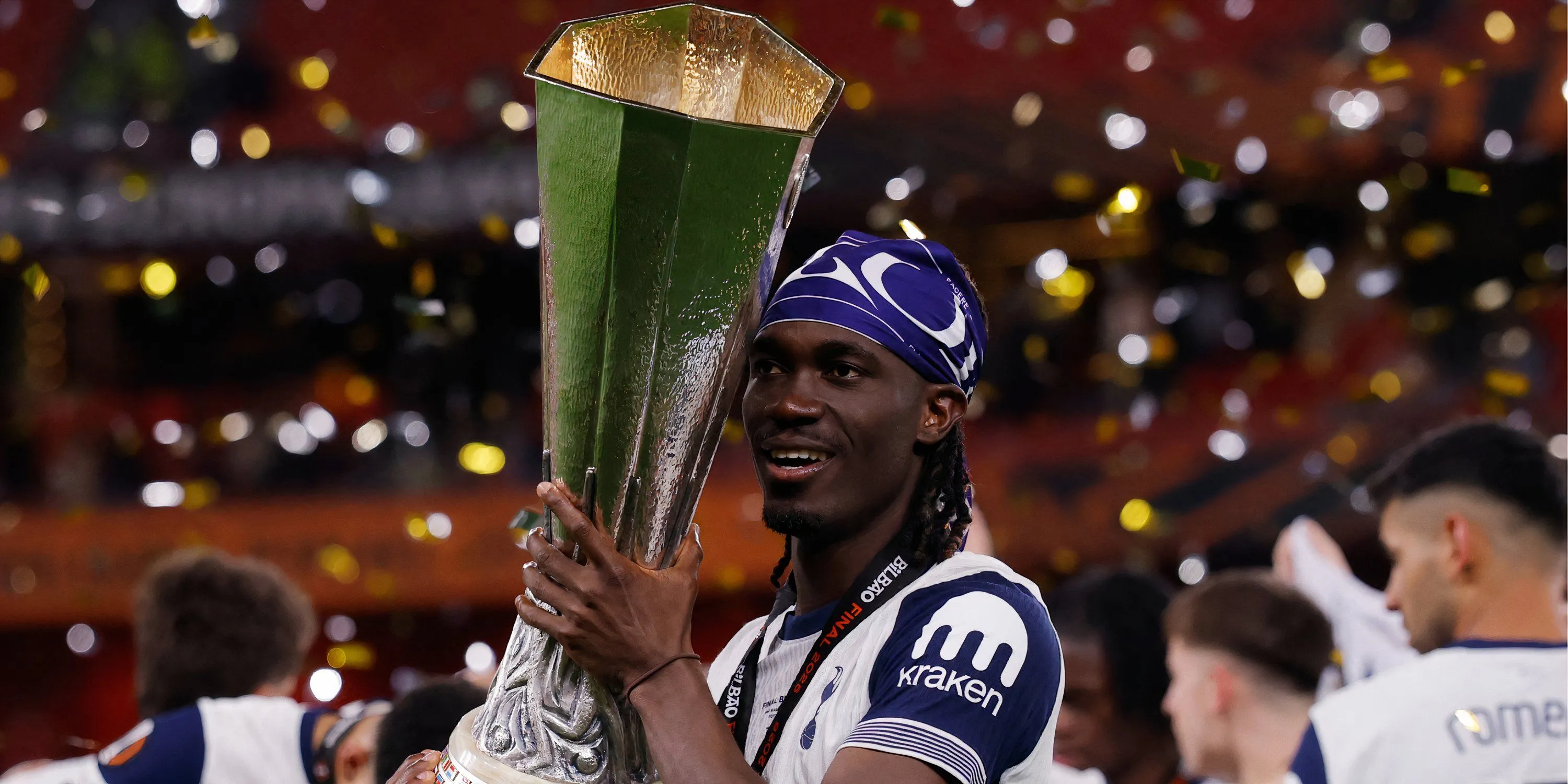 Tiền vệ Yves Bissouma đối diện khả năng ra đi khỏi Spurs