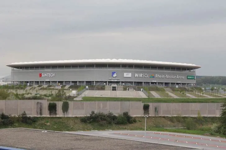 Toàn bộ sân vận động Rhein-Neckar-Arena nhìn từ xa