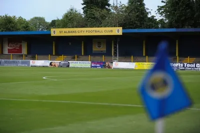 Toàn cảnh sân vận động Clarence Park, sân nhà của St Albans City FC