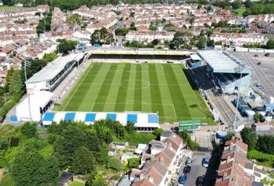 Toàn cảnh sân vận động Memorial Stadium nhìn từ trên cao, sân nhà của Bristol Rovers