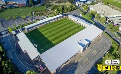 Toàn cảnh Sân vận động Pirelli từ trên cao, sân nhà của Burton Albion FC