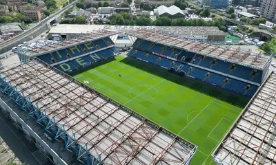 Toàn cảnh sân vận động The Den từ trên cao, sân nhà của Millwall FC.