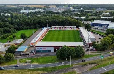 Toàn cảnh từ trên cao sân Lamex Stadium, sân nhà của Stevenage FC
